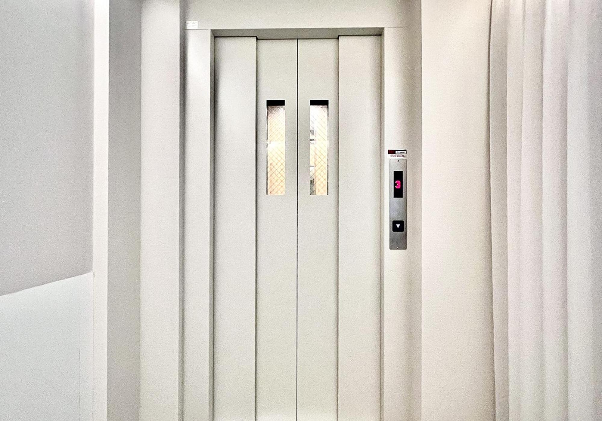 Apart-hotel 东京上野超级中心 设计师房间yeoa 上野公园3分钟 车站1分钟 超级繁华 免费wifi 戴森吹风 Tóquio
